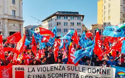 Sciopero Cgil e Uil riuscito: in duemila manifestano in piazza Martiri di Belfiore. Adesioni molto alte: 100% alla Comer, 95% alla Bondioli e Pavesi, 90 % alla Corneliani, boom di astensioni nei macelli