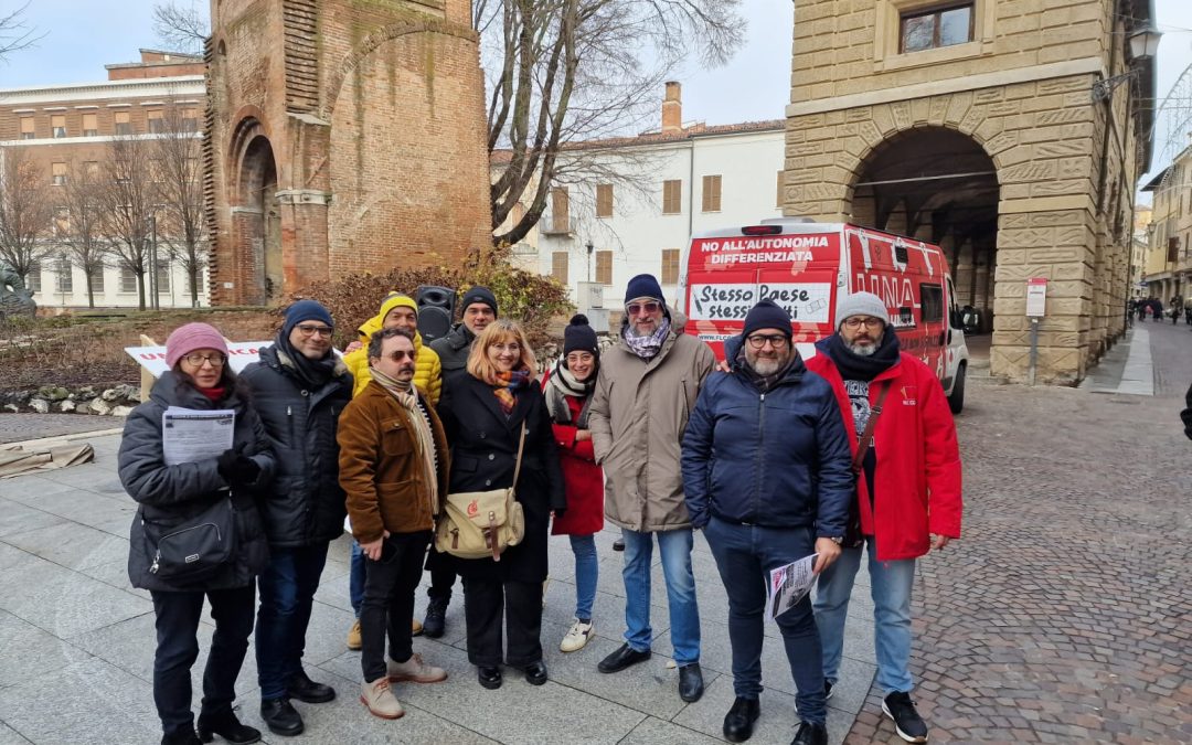 NO all’Autonomia Differenziata, il camper Flc Cgil ha fatto tappa a Mantova. Paolo Campione (Flc Cgil Mantova): “creerebbe nella scuola ulteriori differenze che sono già in atto”