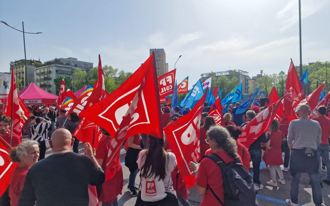 Basta morti e infortuni sul lavoro, Cgil e Uil manifestano in piazzale Gramsci