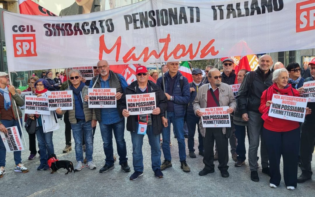 “Il potere d’acquisto logora chi non ce l’ha”: pensionate e pensionati in piazza contro la Finanziaria