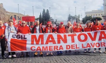 Anche 600 mantovani fra i duecentomila in corteo a Roma per chiedere stipendi e pensioni più alti, più fondi per scuola e sanità e stop a una politica del riarmo