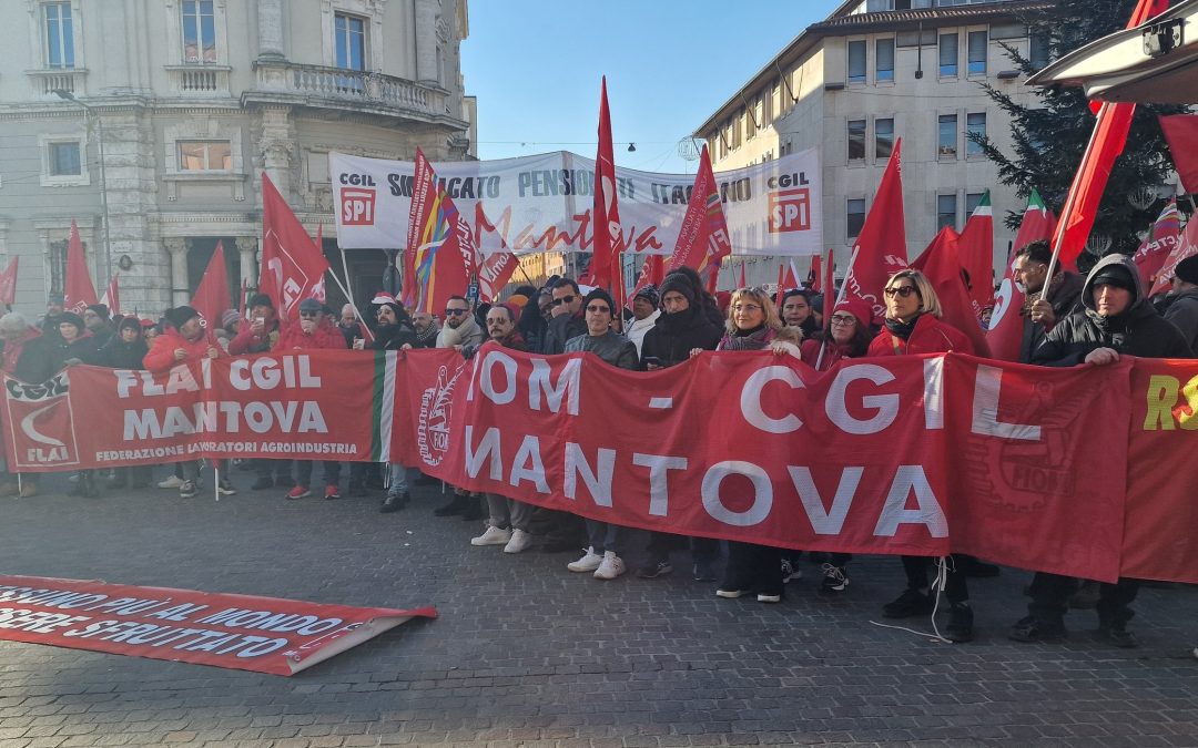 Oltre duemila in corteo a Mantova per dire no a una Finanziaria che non pensa ai lavoratori, ai pensionati e ai giovani
