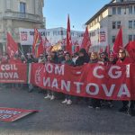Oltre duemila in corteo a Mantova per dire no a una Finanziaria che non pensa ai lavoratori, ai pensionati e ai giovani