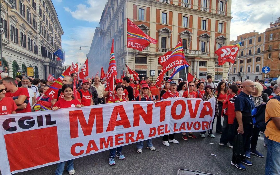 In centomila a Roma a difesa della Costituzione e il 20 novembre sarà sciopero generale